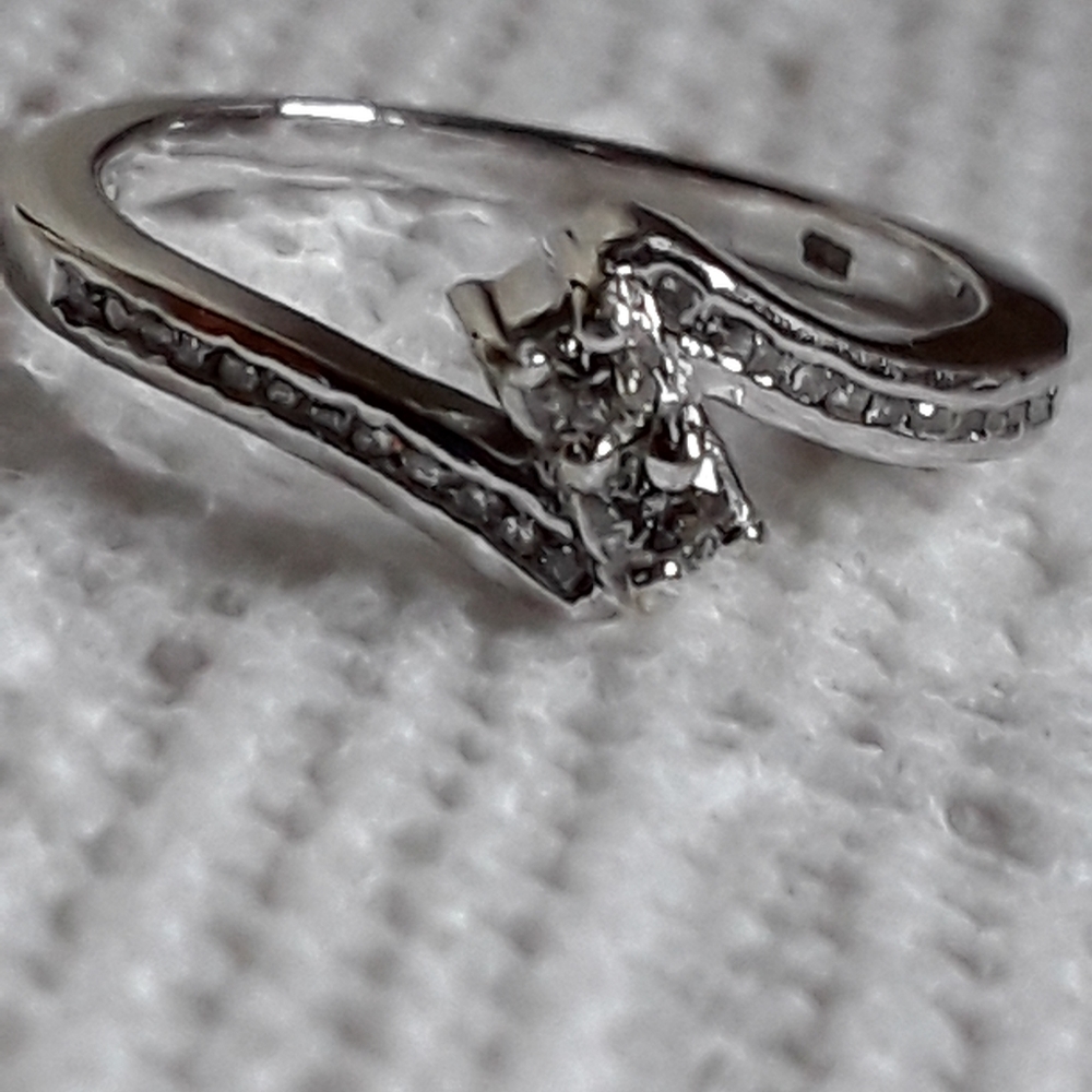1/4ct diamond 10kt.white gold two stone ring